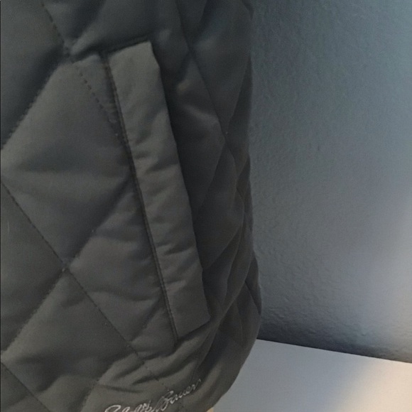 - Eddie Bauer Quilted Vest - Picture 3 of 7